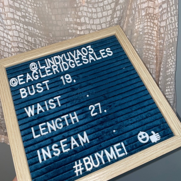 EUC Chico's Textured Croc Scale Embossed V Neck Pale Pink Blouse Size 0 Small - Picture 8 of 8